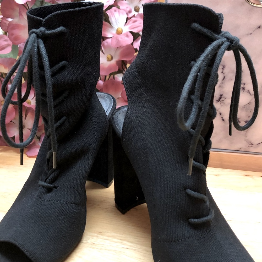 Steve Madden Lace Up Fashion Boots 🥾